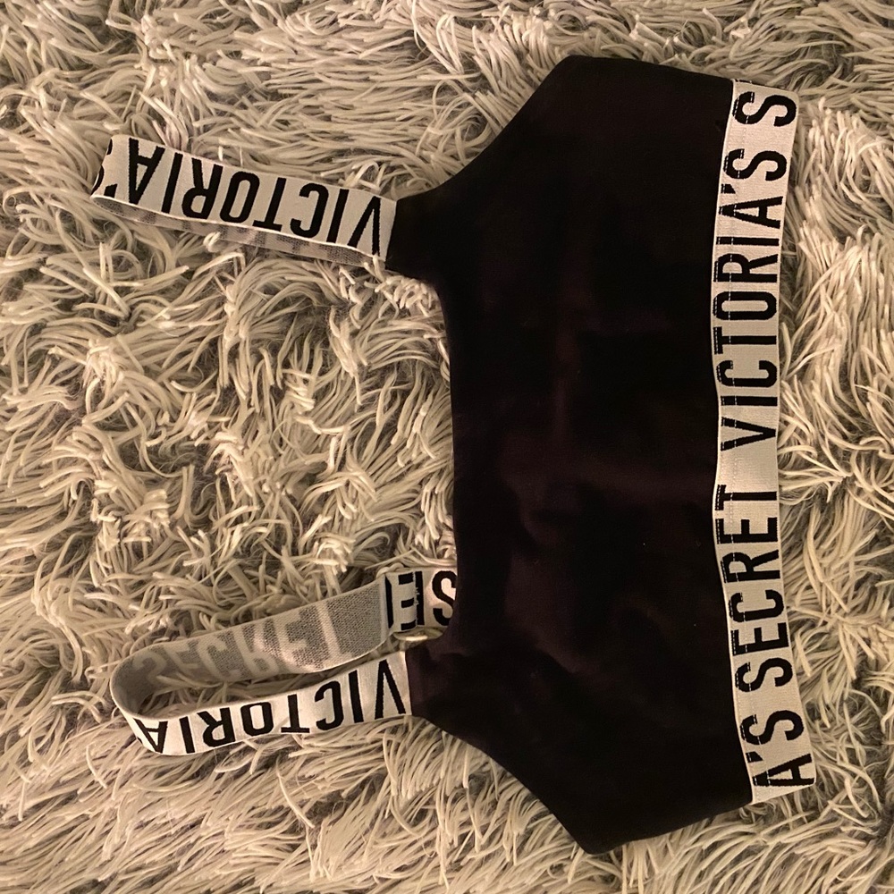 Victoria’s Secret black sports bra